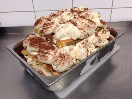 Dekoracija tiramisu sladoleda