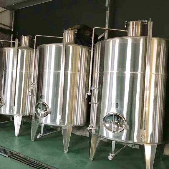 Nerjaveče jeklo je glavna "sestavina" za velike tanke za proizvodnjo vina ali piva.