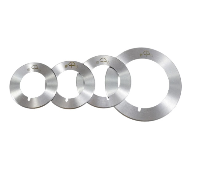 Nerjaveče jeklo v posebnih rezalnih orodjih.