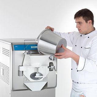 labo-xpl-doziranje-sladoledne-mase-v-sladoledni-stroj