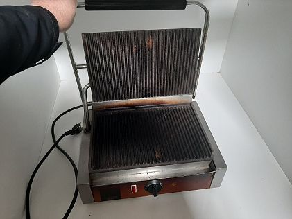 rabljen-toaster-odprt